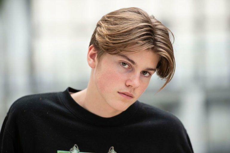 Coiffure séparation homme