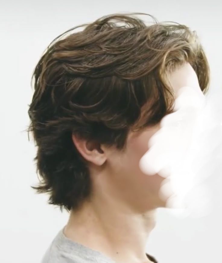 Middle part homme moderne