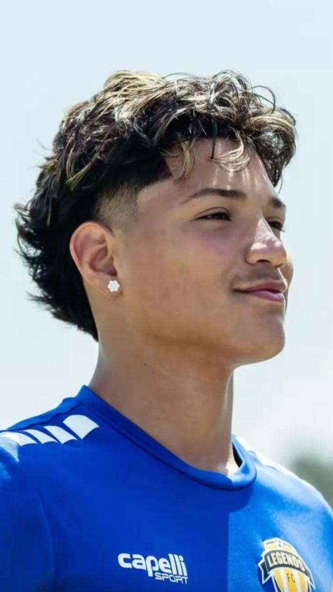 Coupe de cheveux footballeur 2025