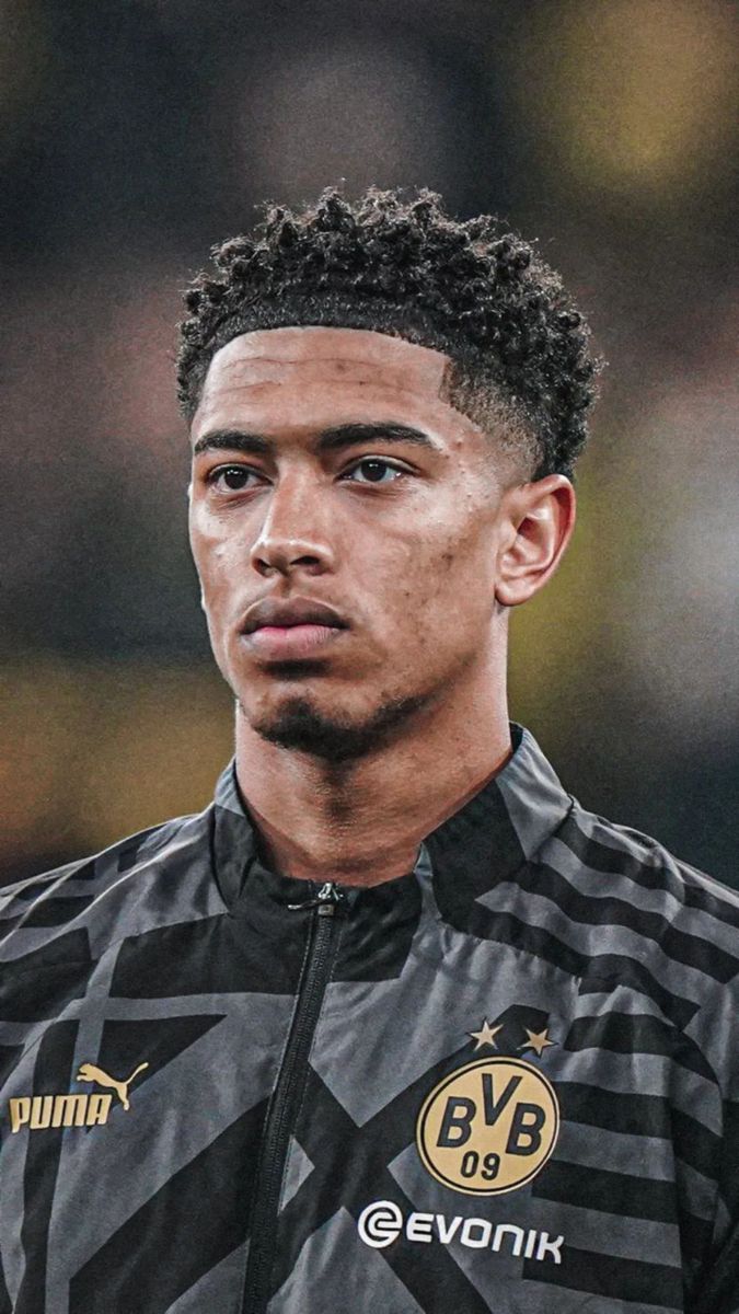 Coupe de cheveux footballeur 2025