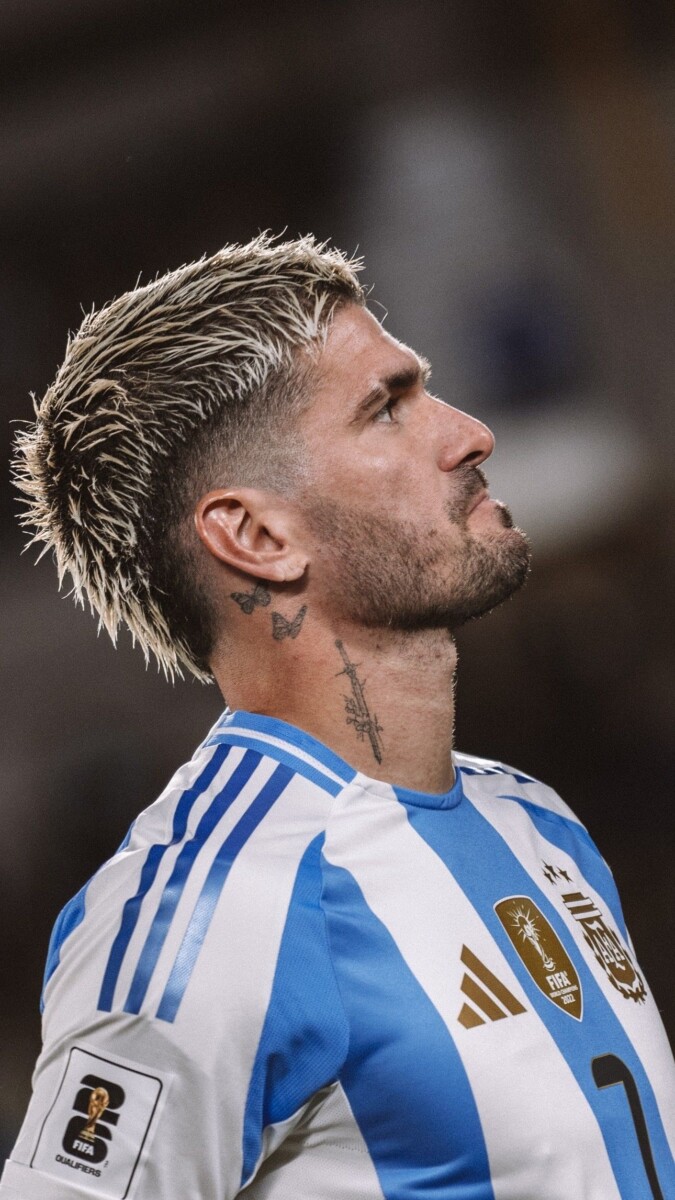 Coupe de cheveux footballeur 2025