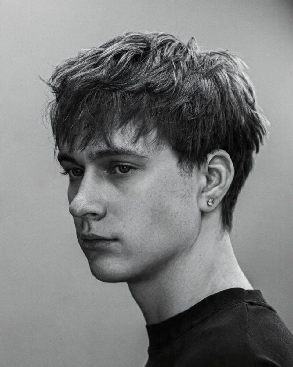 Style cheveux lisses homme