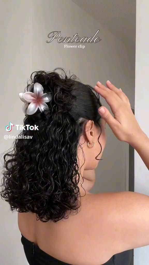 coiffure courte bouclée tendance