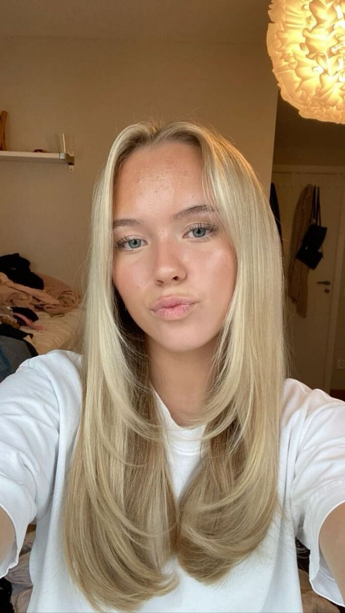Look raffiné cheveux mi long