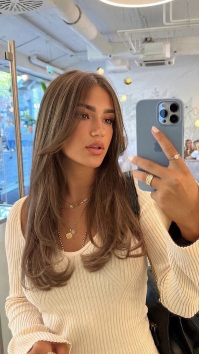 Coiffure tendance frange rideau