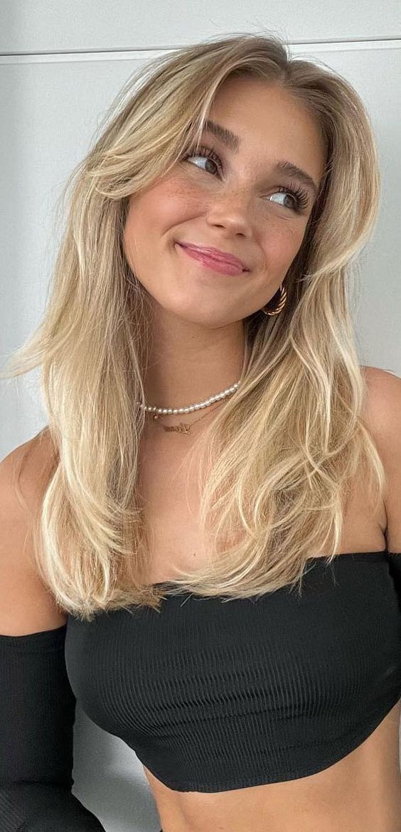 Coiffure tendance frange rideau