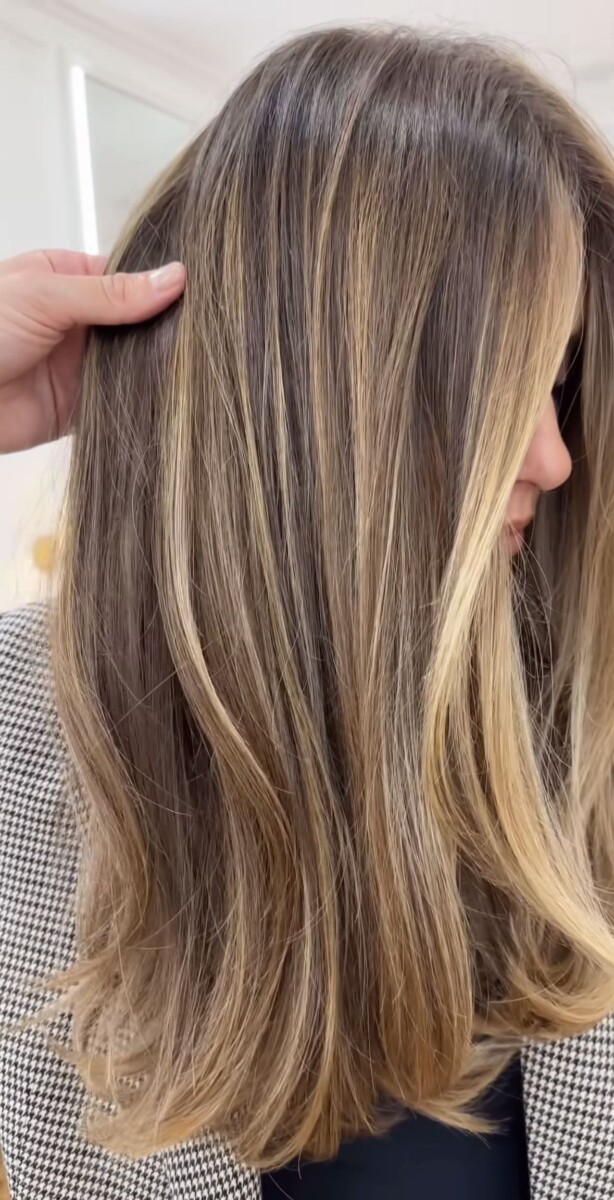 Look lumineux cheveux lisses