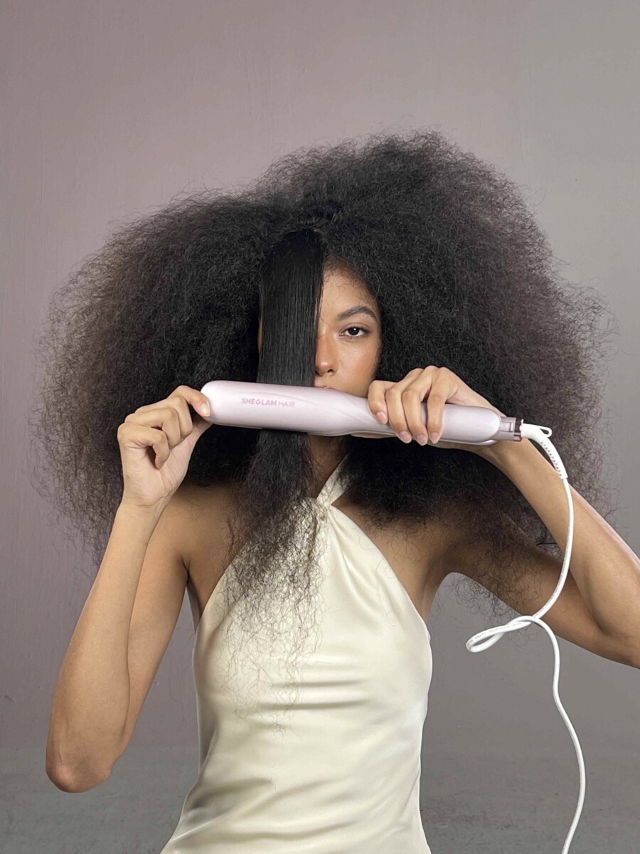 Cheveux crépus lissés naturellement