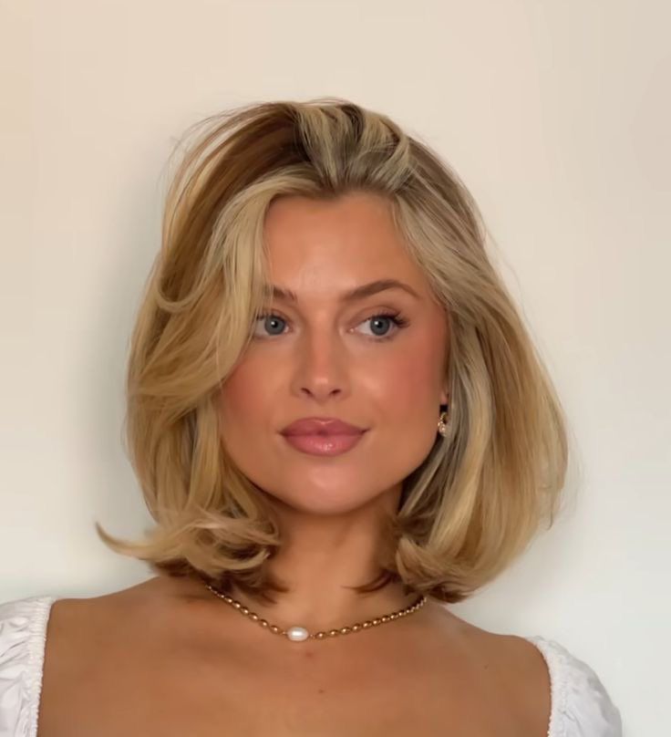 Carré moderne cheveux volumineux