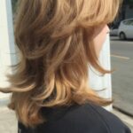 Coiffure wolf cut lisse