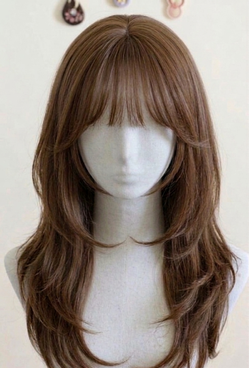 Coiffure wolf cut lisse