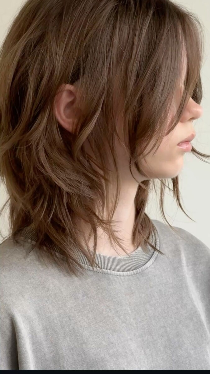 Look audacieux cheveux lisses