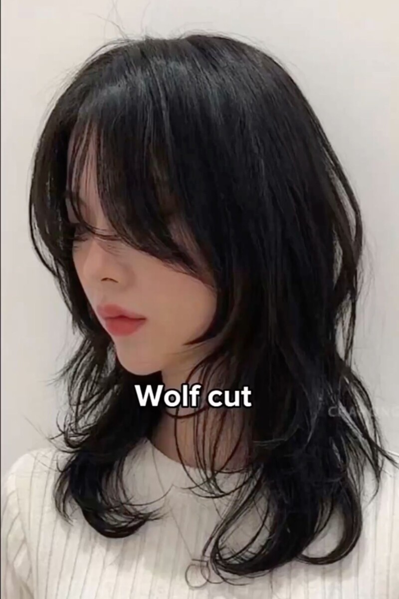 Look audacieux cheveux lisses