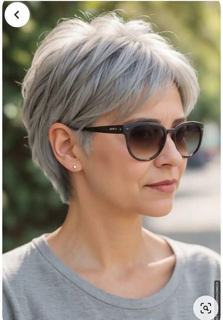 Coupe élégante cheveux gris