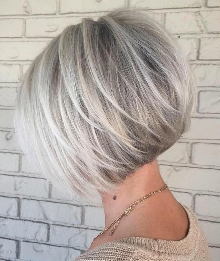 Look moderne mi-court gris