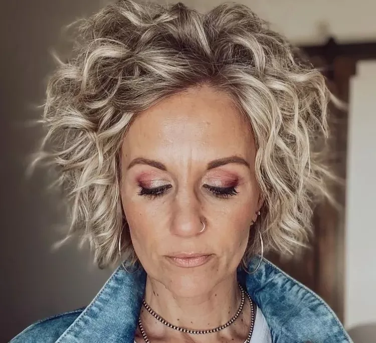 coupe pixie cheveux épais