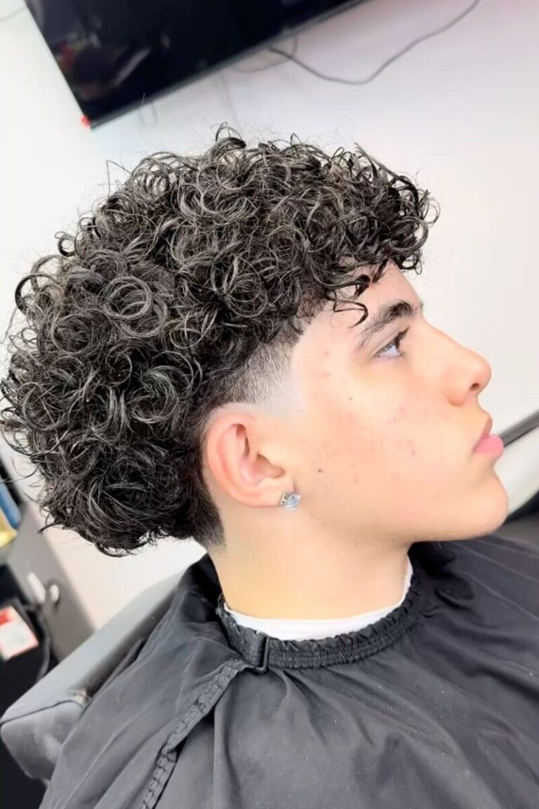Dégradé moderne pour cheveux bouclés