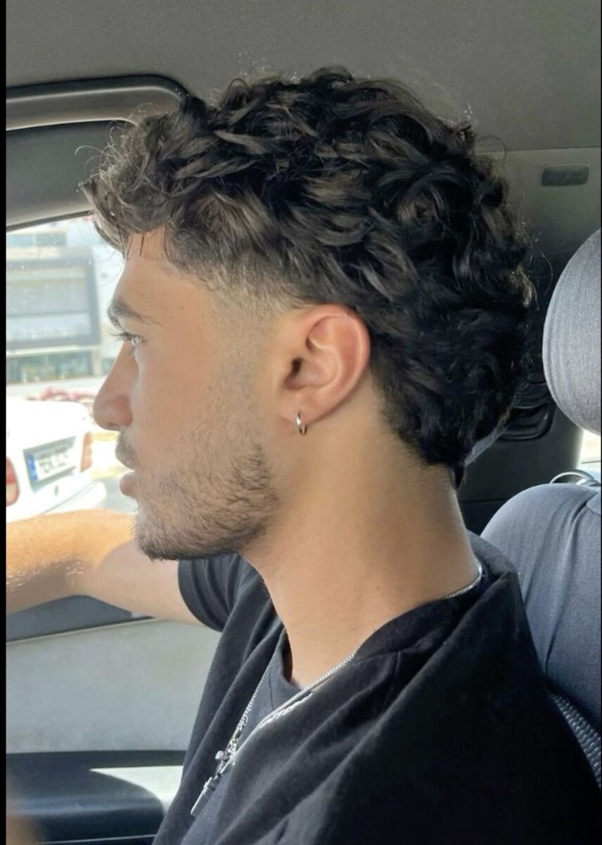Coiffure dégradé homme bouclé