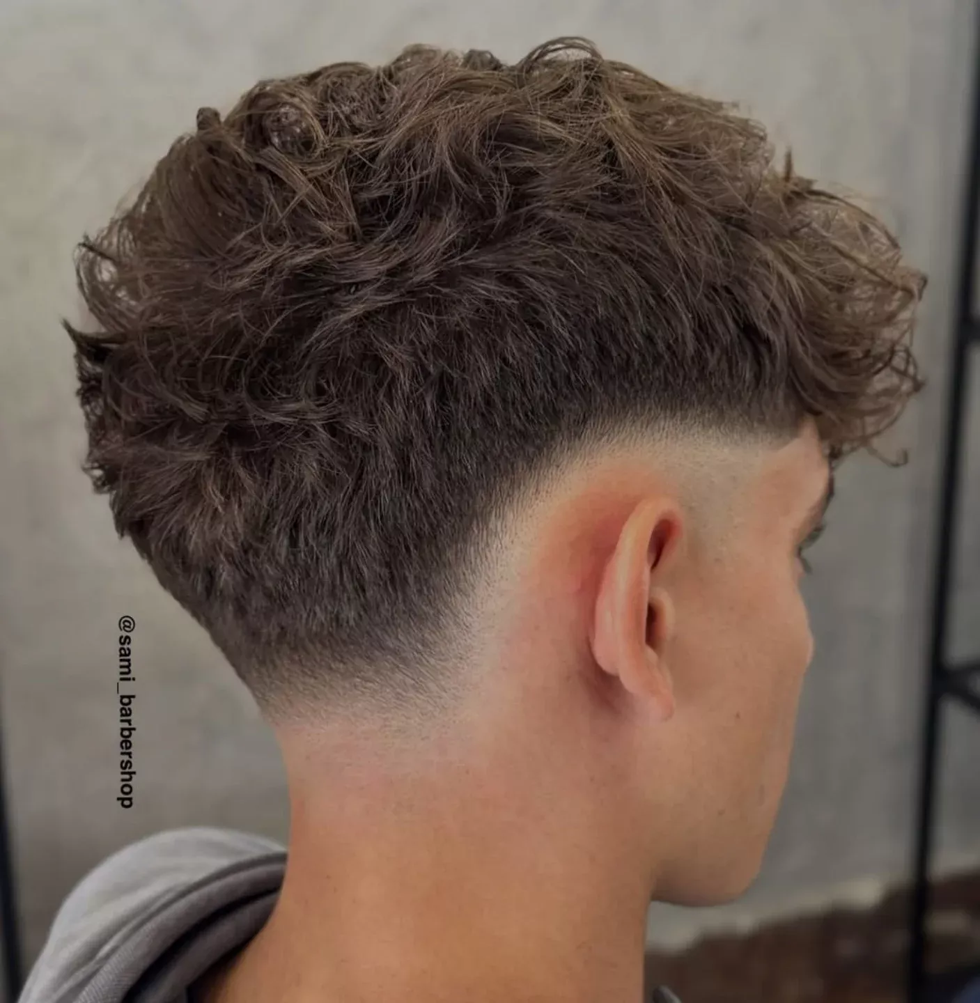 Style naturel cheveux frisés