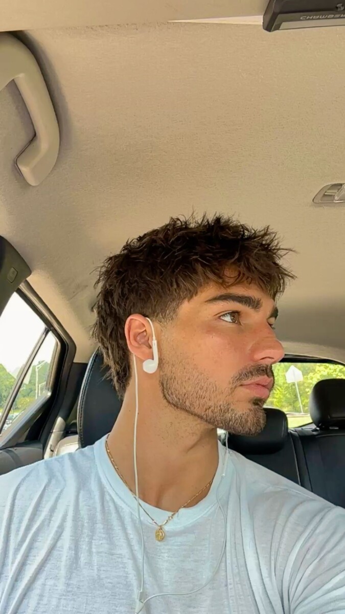 Style cheveux raides homme