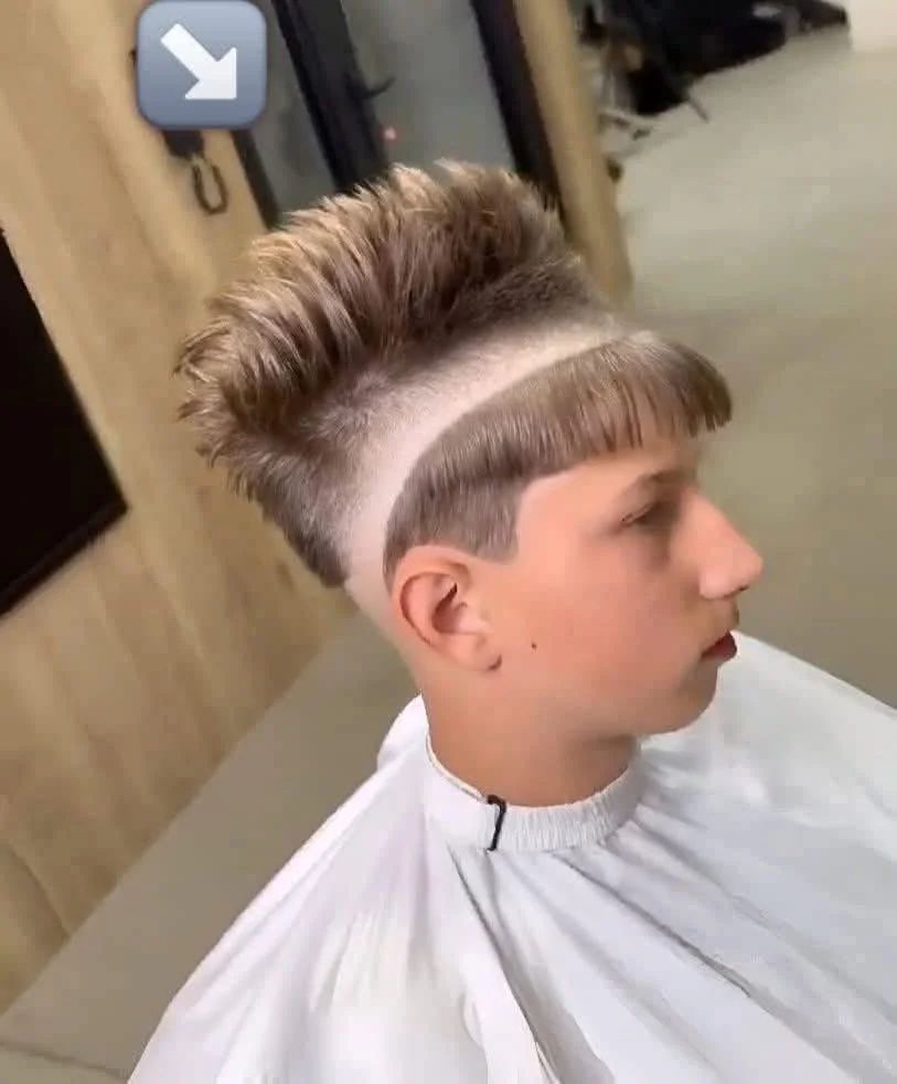 Coupe homme cheveux lisses