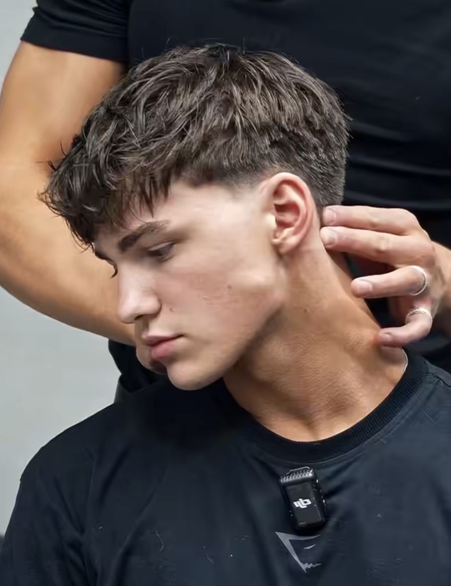 Coiffure pour cheveux raides
