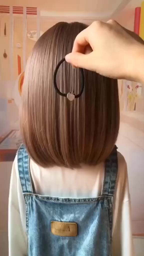 Style court cheveux bouclés
