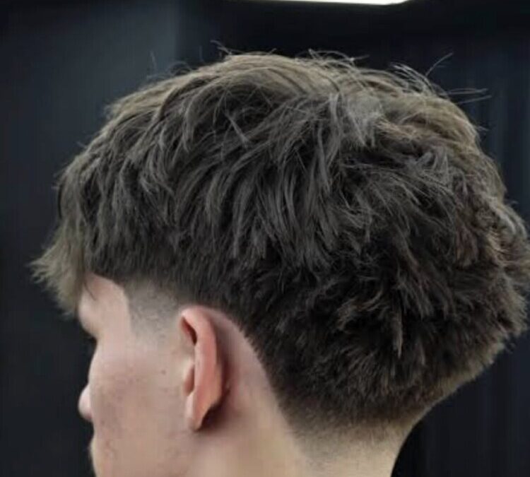 Taper sur cheveux lisses : le fondu le plus net