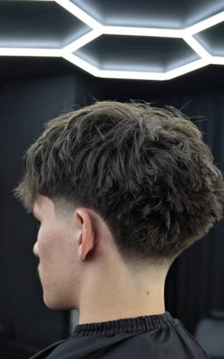 Coiffure taper cheveux lisses