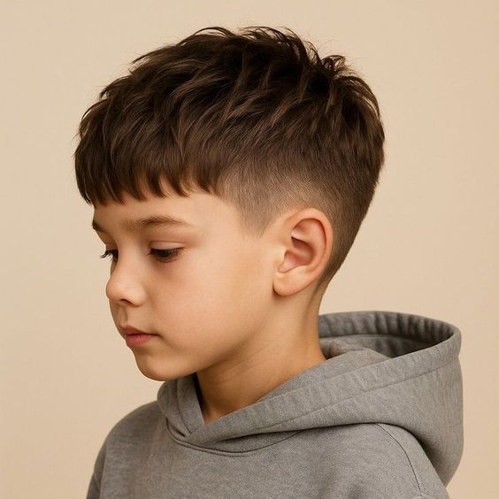 Styles cheveux garçon école