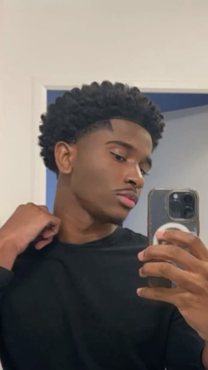 Style coupe afro dégradée