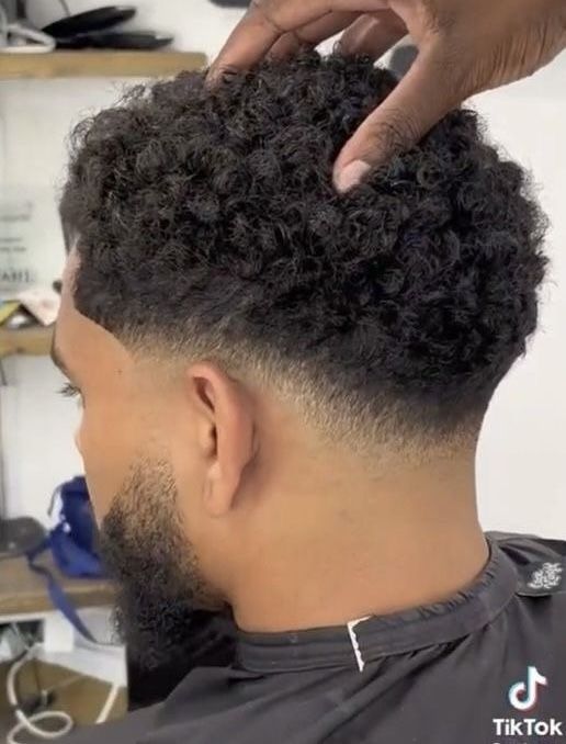 Fondu cheveux crépus homme