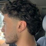 Style cheveux ondulés homme