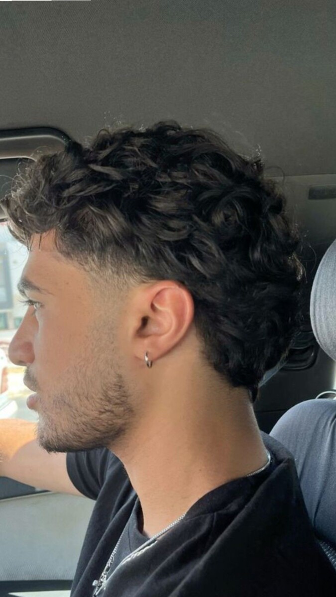 Style cheveux ondulés homme