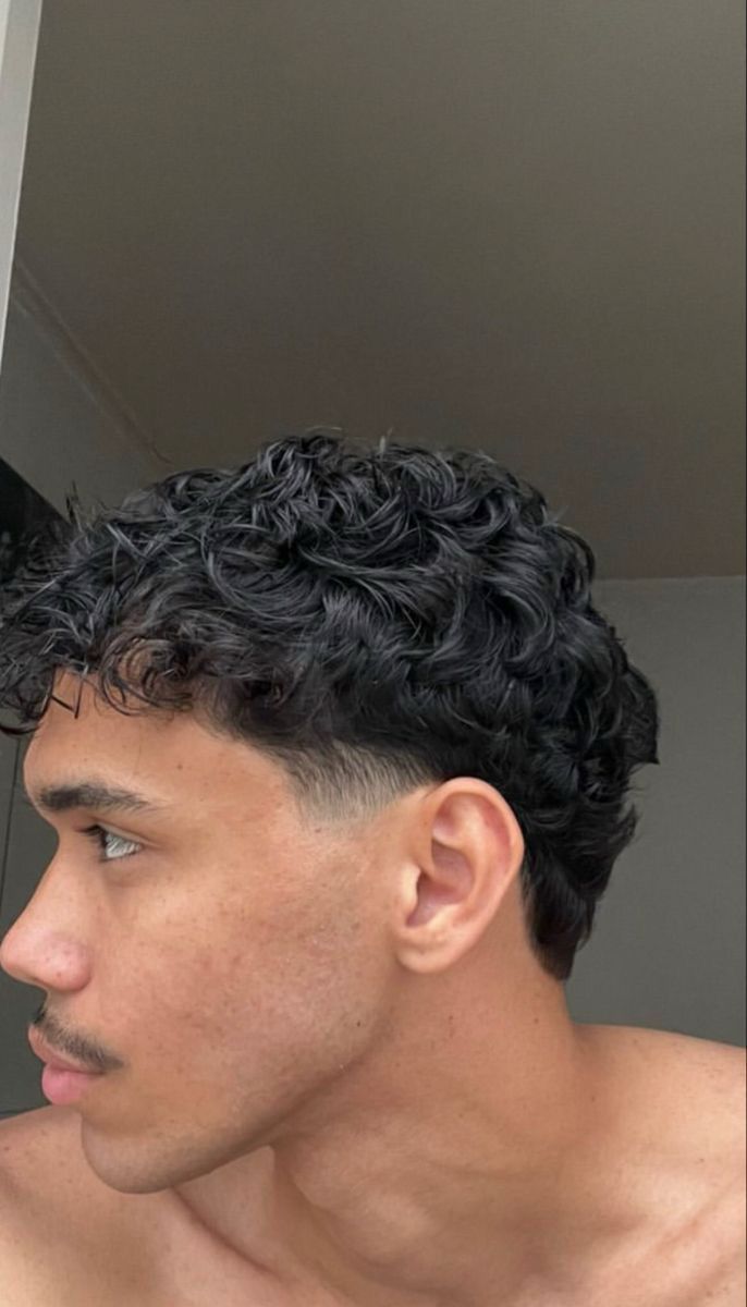 Tendance coupe ondulée homme