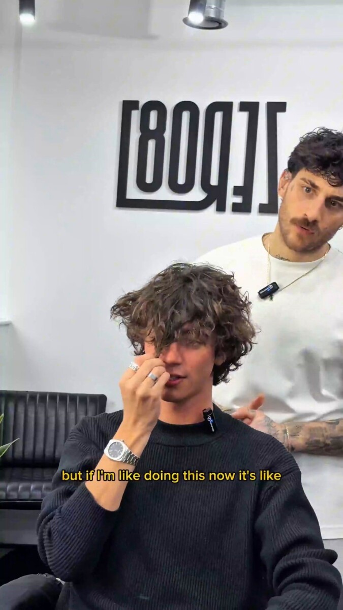 Style cheveux ondulés homme