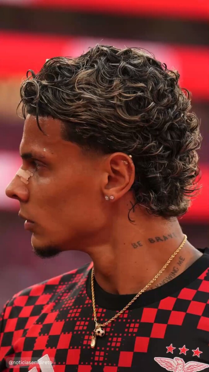 Tendance coupe ondulée homme