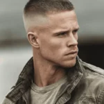 Coupe militaire homme moderne